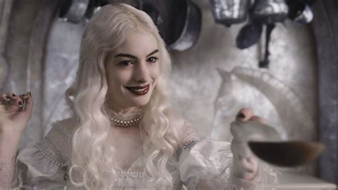 Anne Hathaway potent witch queen